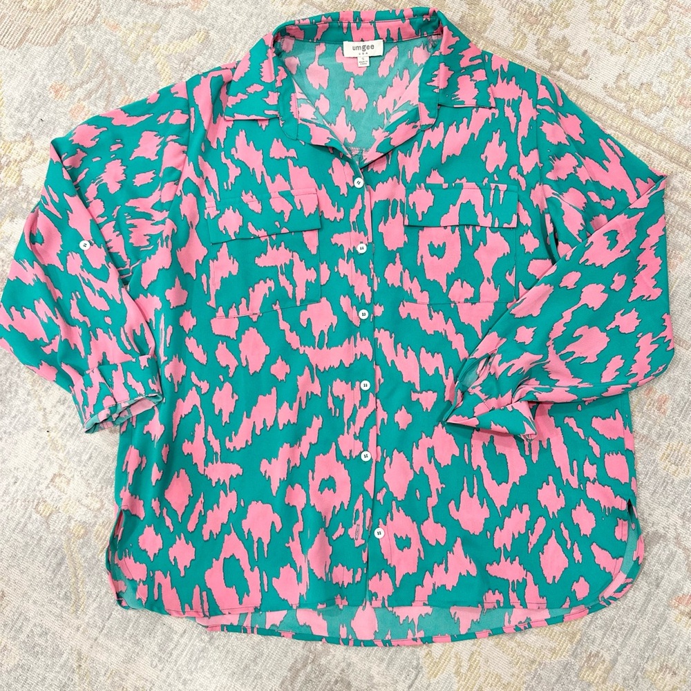 Small Umgee button ton top